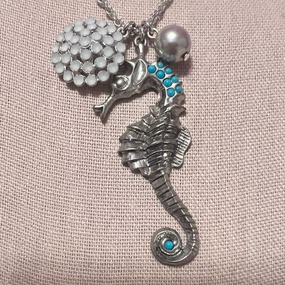 Vintage Banana Republic Seaside Theme Necklace - Picture 2 of 3